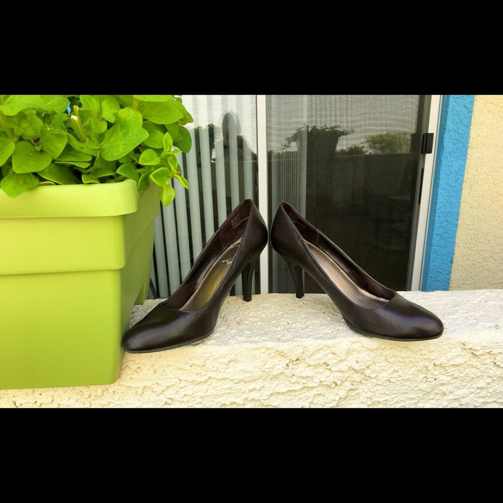 Apt Nine Heels